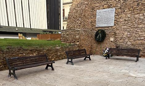 Brindisi, riposizionate le panchine in piazzetta Sottile-De Falco dopo le commemorazioni