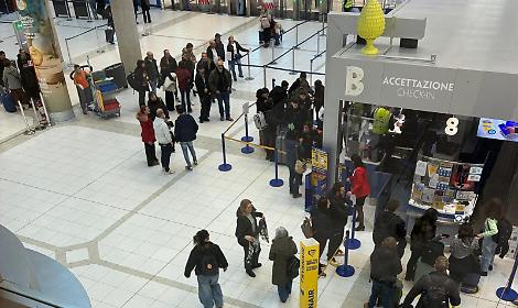 Passeggeri nell'aeroporto di Bari