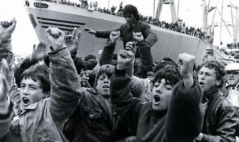Lo sbarco degli albanesi nel porto di Brindisi nel 1991