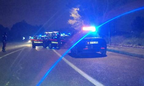 Non si ferma all&rsquo;alt dei carabinieri, inseguimento all&rsquo;alba per le strade di Bari - foto di Bit Live