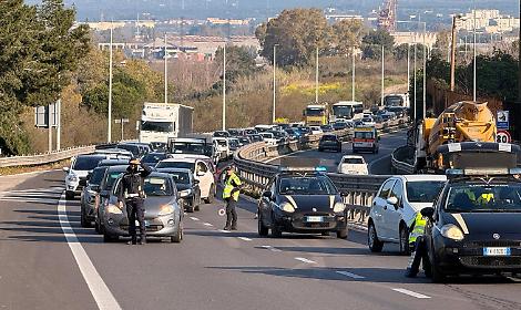 L'incidente che blocca Ponte Punta Penna - foto di Francesco Manfuso