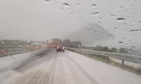 Grandinata improvvisa a Palagiano - foto di Cataldo Cellamare