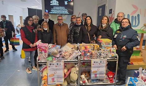 Solidariet&agrave; in pediatria, doni e sorrisi per i bambini del &ldquo;Nadia Toffa&rdquo;