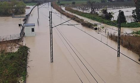 Strade e ferrovie allagate per i nubifragi di queste ore in Puglia