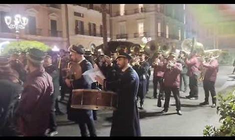 Concerto di marce funebri, oltre 120 musicisti incantano piazza Giovanni XXIII