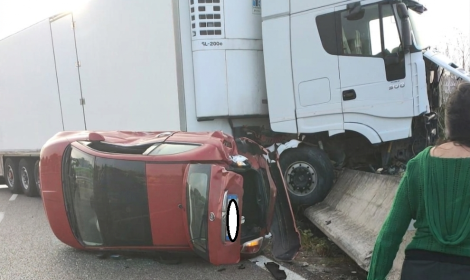 Incidente sulla tangenziale di Bari - foto di Bit - Live la nostra voce