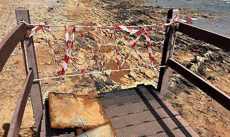 Punta del Serrone, via al ripristino della passerella danneggiata dal rogo