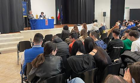 educazione finanziaria per i giovani: scuola, banca e digitale a confronto