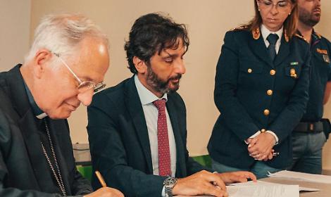 Mons. Luigi Mansi e il questore Bat Alfredo Fabbrocini