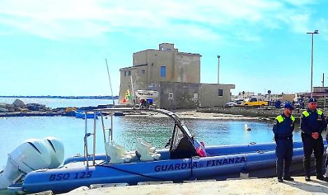 La Guardia di Finanza nella marina di Casalabate