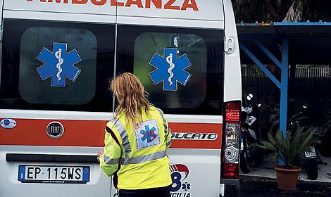 Tragedia sul lavoro, operaio folgorato in un cantiere di campagna