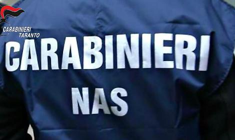 Blatta nel barattolo di funghi, scatta la segnalazione ai Nas