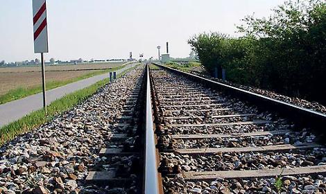 Investito da un treno, uomo di circa 50 anni ricoverato in gravi condizioni
