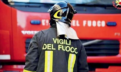 Calcinacci cadono da una palazzina, un ferito nel rione Sant&rsquo;Elia