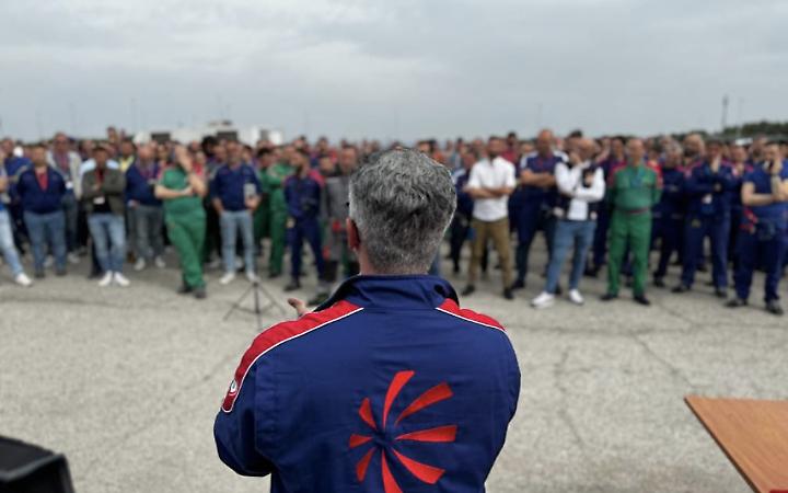 Sciopero a Leonardo Aerostrutture, protesta inasprita: 3 ore di stop e blocco degli straordinari