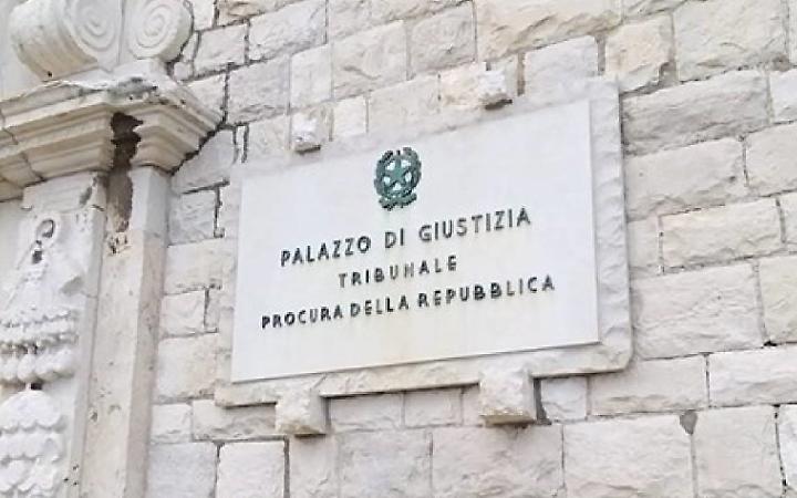 Estorsioni, droga e armi: 4 arresti. Gli ordini anche dal carcere