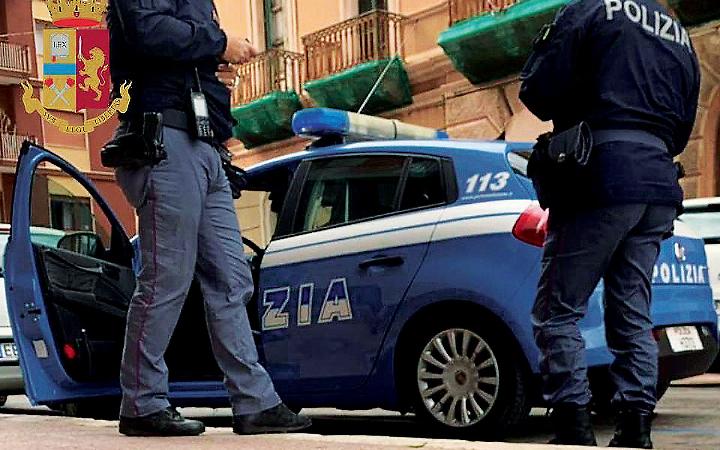 Getta la cocaina nel water, ma viene arrestato