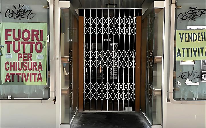 Analisi di Confcommercio, in 10 anni scomparsi in Italia 118 mila negozi e 23 mila ambulanti