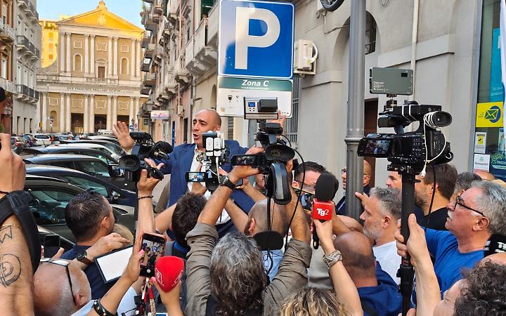 Piero Bitetti preso d'assalto dai reporter