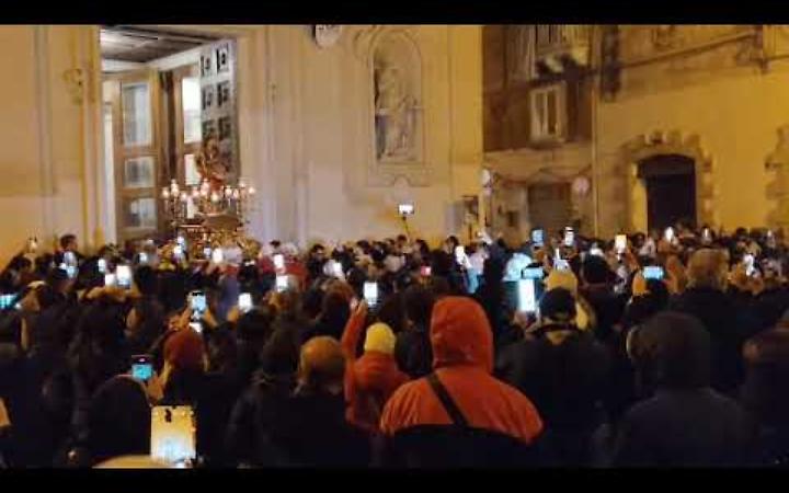 La città si sveglia con Santa Cecilia: fede, musica e il primo respiro del Natale