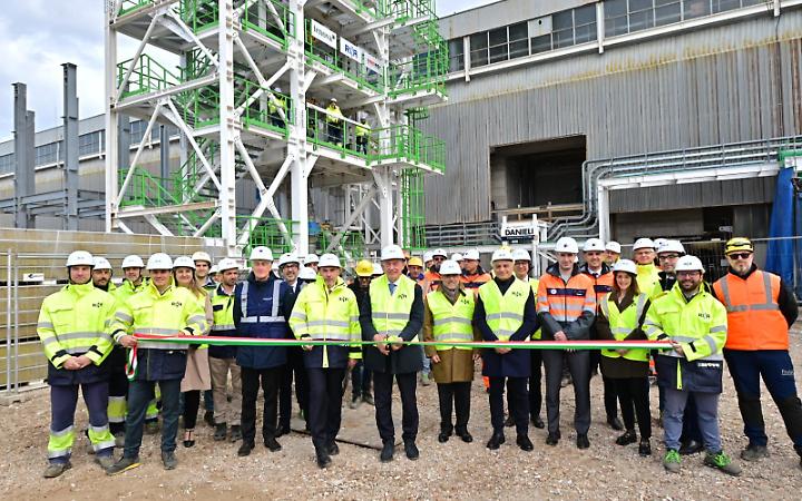 Il ministro Urso in visita al cantiere Hydra a Castel Romano