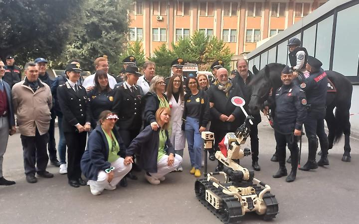 I Carabinieri regalano un sorriso ai piccoli pazienti del SS. Annunziata di Taranto 