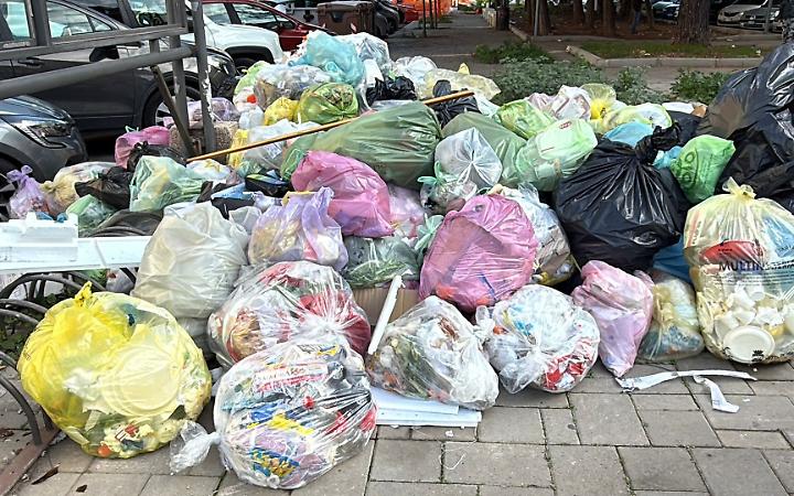 "Benvenuti a Taranto, capitale della monnezza"