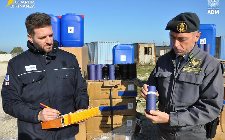 L'intervento della Finanza e dell'Agenzia delle Dogane di Brindisi