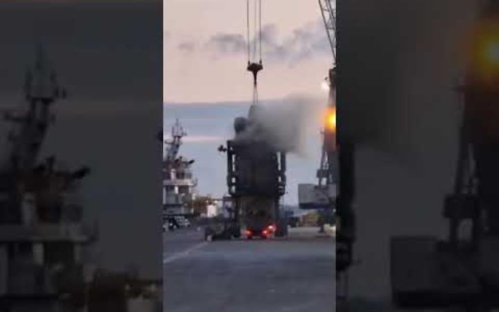 Polveri di clinker nel porto, nuova denuncia sul rischio ambientale e sanitario - video di Luciano Manna