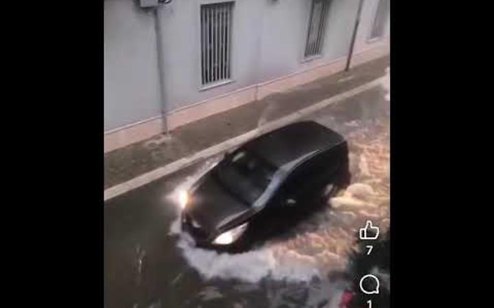 Maltempo sulla Puglia, tra voli dirottati e strade bloccate - video di Meteopuglia in Foto