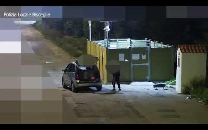 Rifiuti abbandonati, il sindaco di Bisceglie Angelantonio Angarano: controlli serrati e tolleranza zero