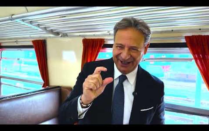 Lecce-Gagliano in quasi 3 ore, Pagliaro sale sul treno e denuncia il ritardo dei trasporti nel Salento