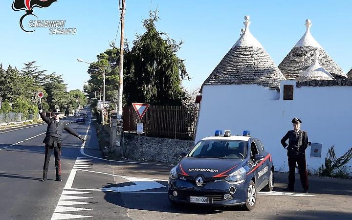 Posto di blocco dei carabinieri a Martina Franca