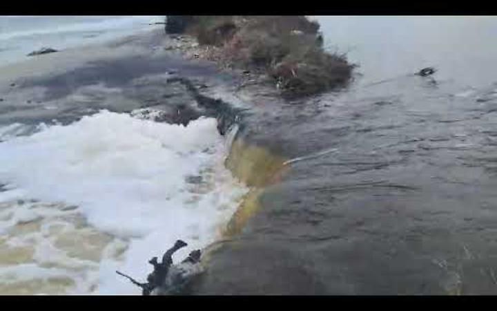 Le Cesine, mareggiate sfondano il cordone dunale. Allarme per la Palude Pantano Grande