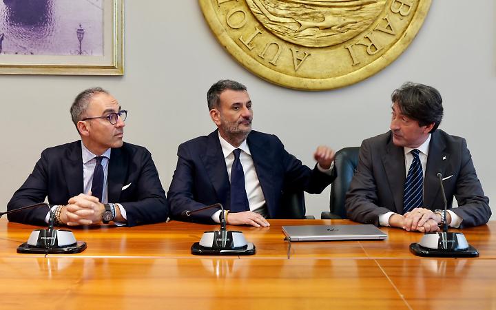 da sin.: Raffaele Piemontese, Antonio Decaro e Francesco Mastro