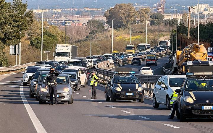 L'incidente che blocca Ponte Punta Penna - foto di Francesco Manfuso