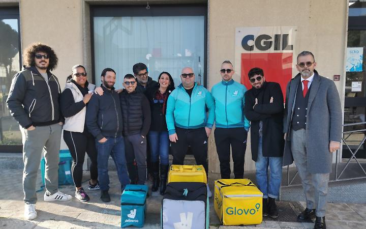 Mobilitazione per i rider, la Cgil chiede diritti e contratto nazionale. Le foto