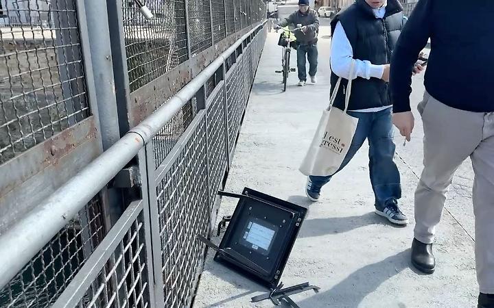 Il lampione precipitato sul Ponte Girevole - foto di Francesco Manfuso