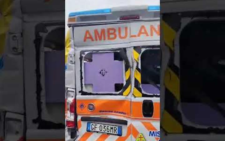 Ambulanza del 118 tamponata sull&rsquo;A14, mezzo distrutto 