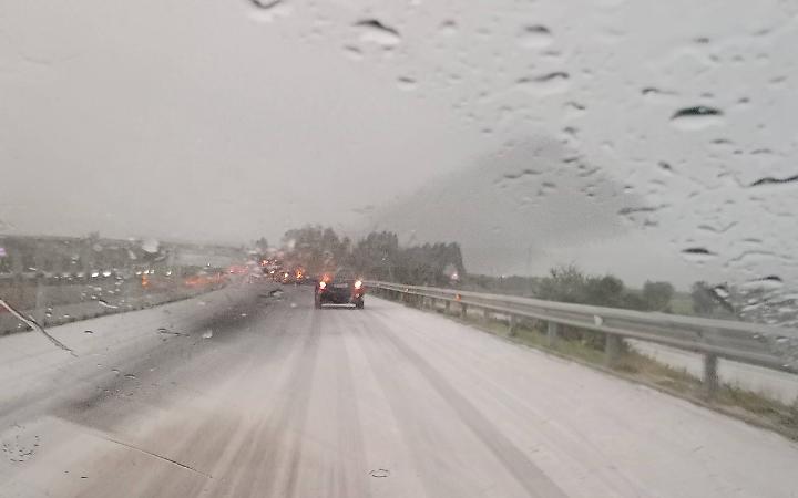 Grandinata improvvisa a Palagiano - foto di Cataldo Cellamare