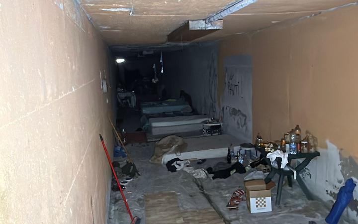 Accampamento abusivo sotto il sottovia - foto di Francesco Manfuso