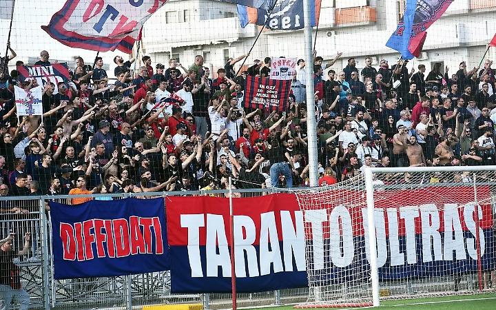 I tifosi del Taranto - foto della Ss Taranto