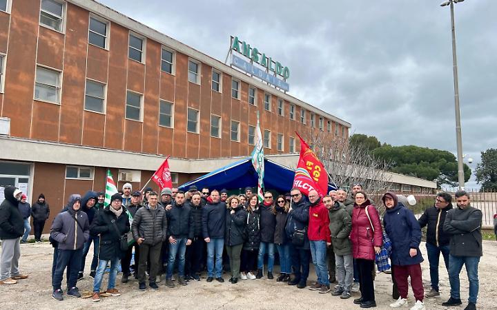 AC Boilers, presidio e allarme lavoro: oltre 120 operai senza reddito