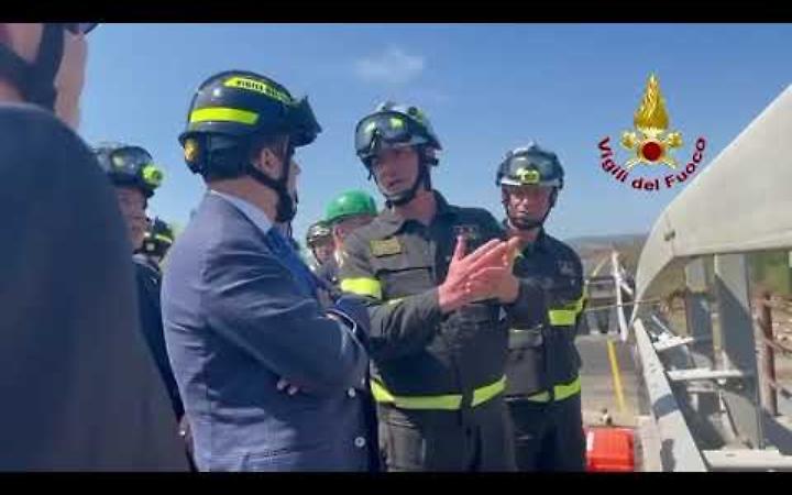 Frana di Petacciato, Salvini: &ldquo;Stato di emergenza e ponte nuovo entro l&rsquo;anno&rdquo; - Video Vigili del fuoco