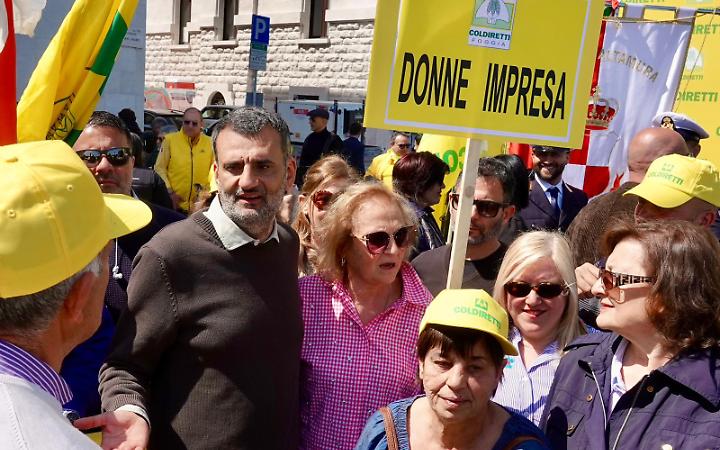 Antonio Decaro tra gli agricoltori di Coldiretti