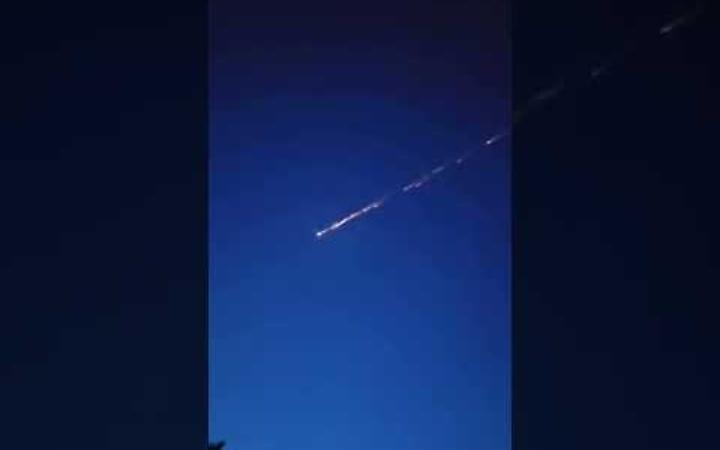 Scia luminosa all&rsquo;alba, meteorite nei cieli pugliesi - video Anagnia