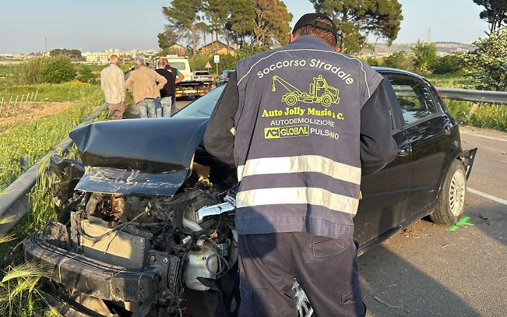 Scontro tra 4 auto sulla SS 7 Ter, traffico bloccato - foto di Francesco Manfuso