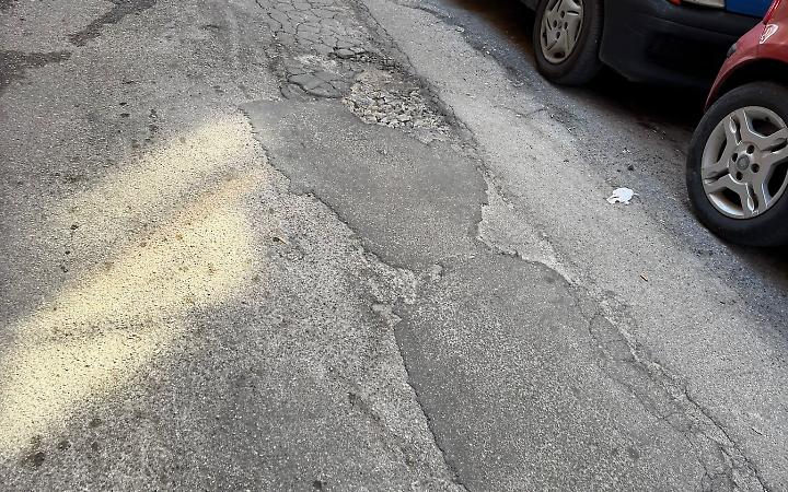 Buche, cantieri e mancata manutenzione sotto accusa dell'Adoc