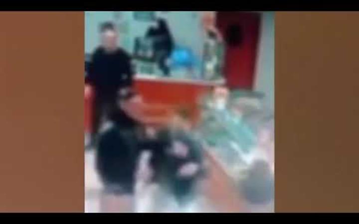 Rissa tra giovanissimi in un bar a Molfetta, il video diffuso da Avs