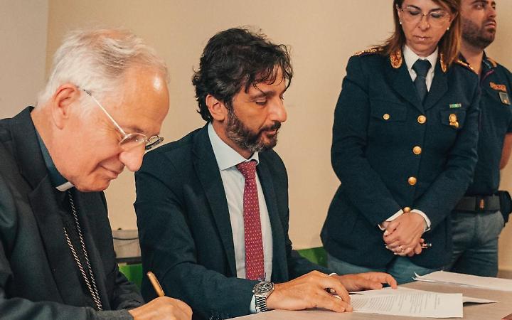 Mons. Luigi Mansi e il questore Bat Alfredo Fabbrocini